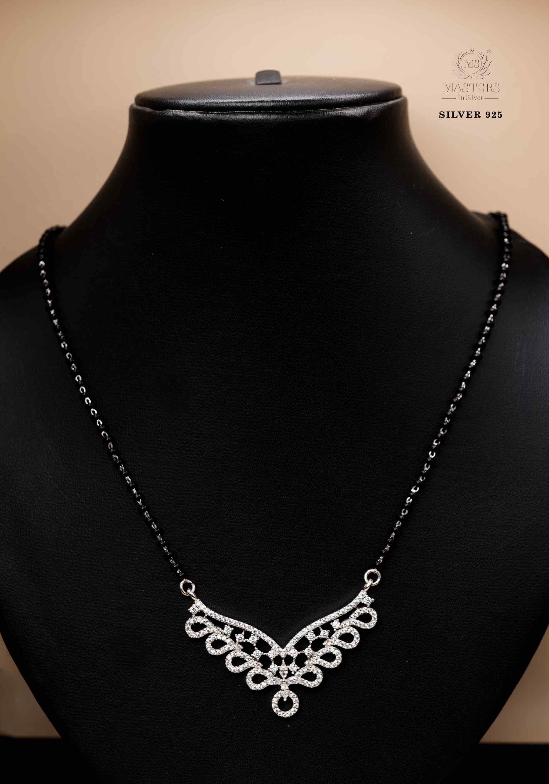 MANGALSUTRA PENDANT SHINING DIAMONDS TYPE