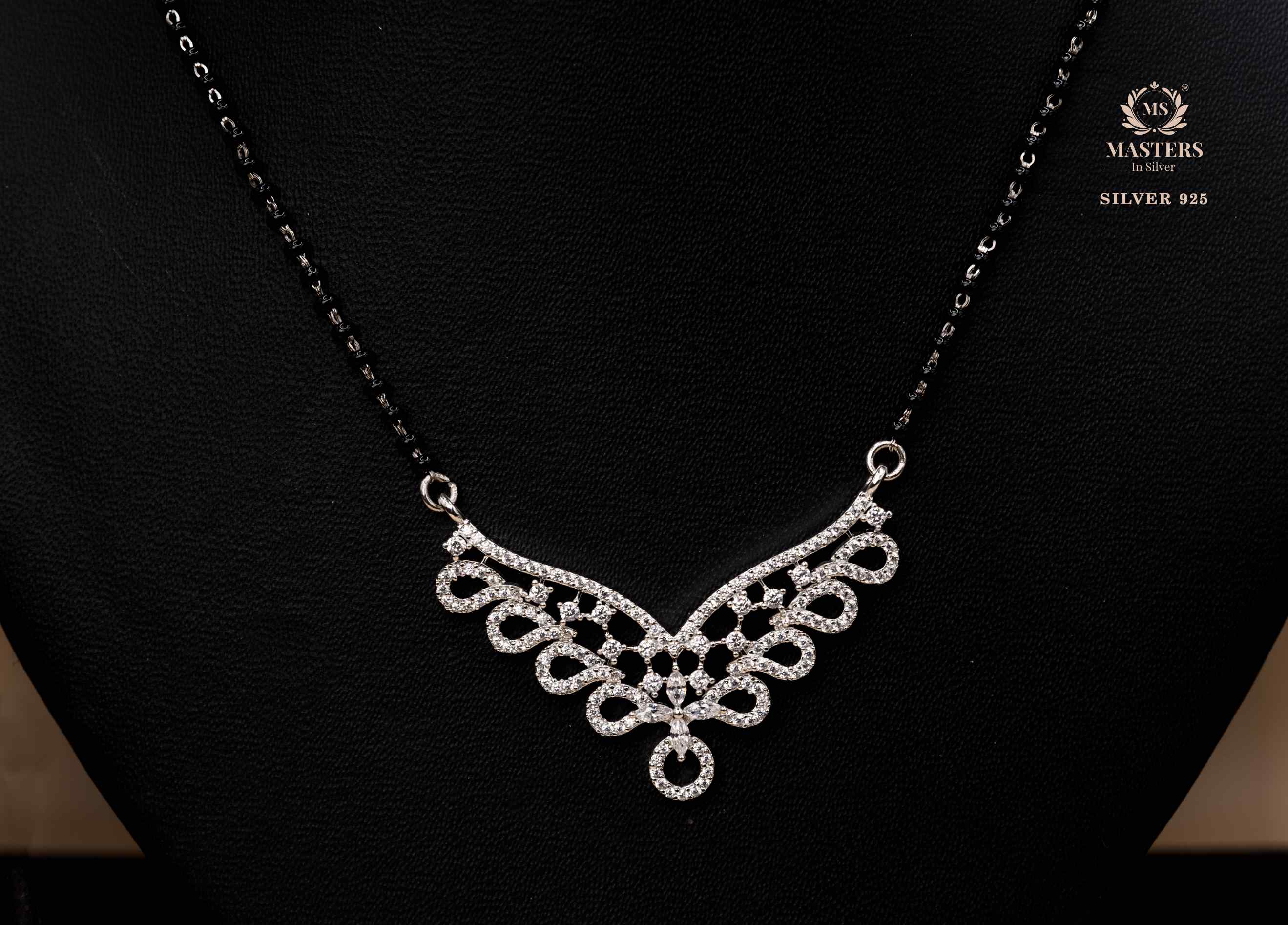 MANGALSUTRA PENDANT SHINING DIAMONDS TYPE